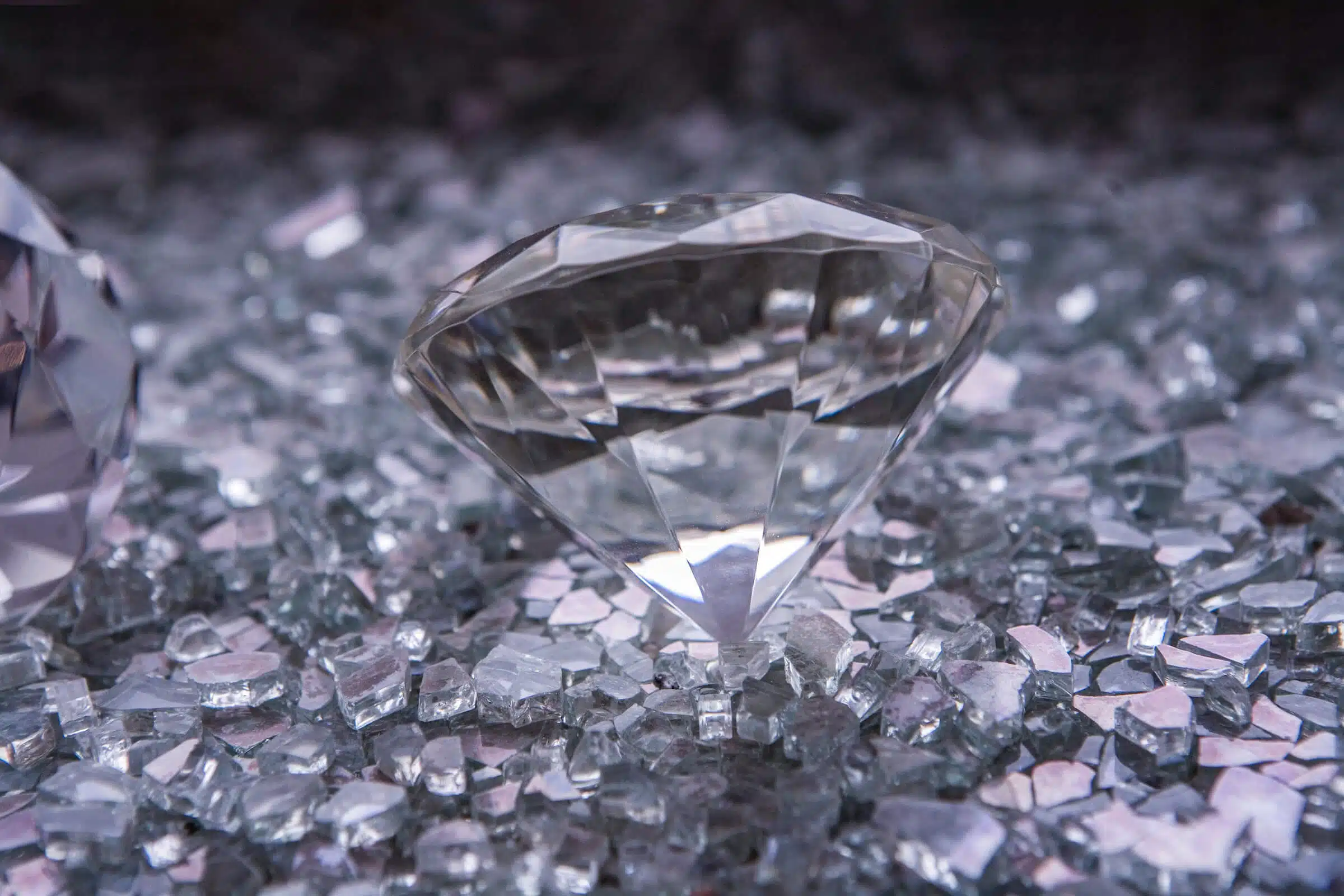 one large diamond on a bed of smaller diamonds