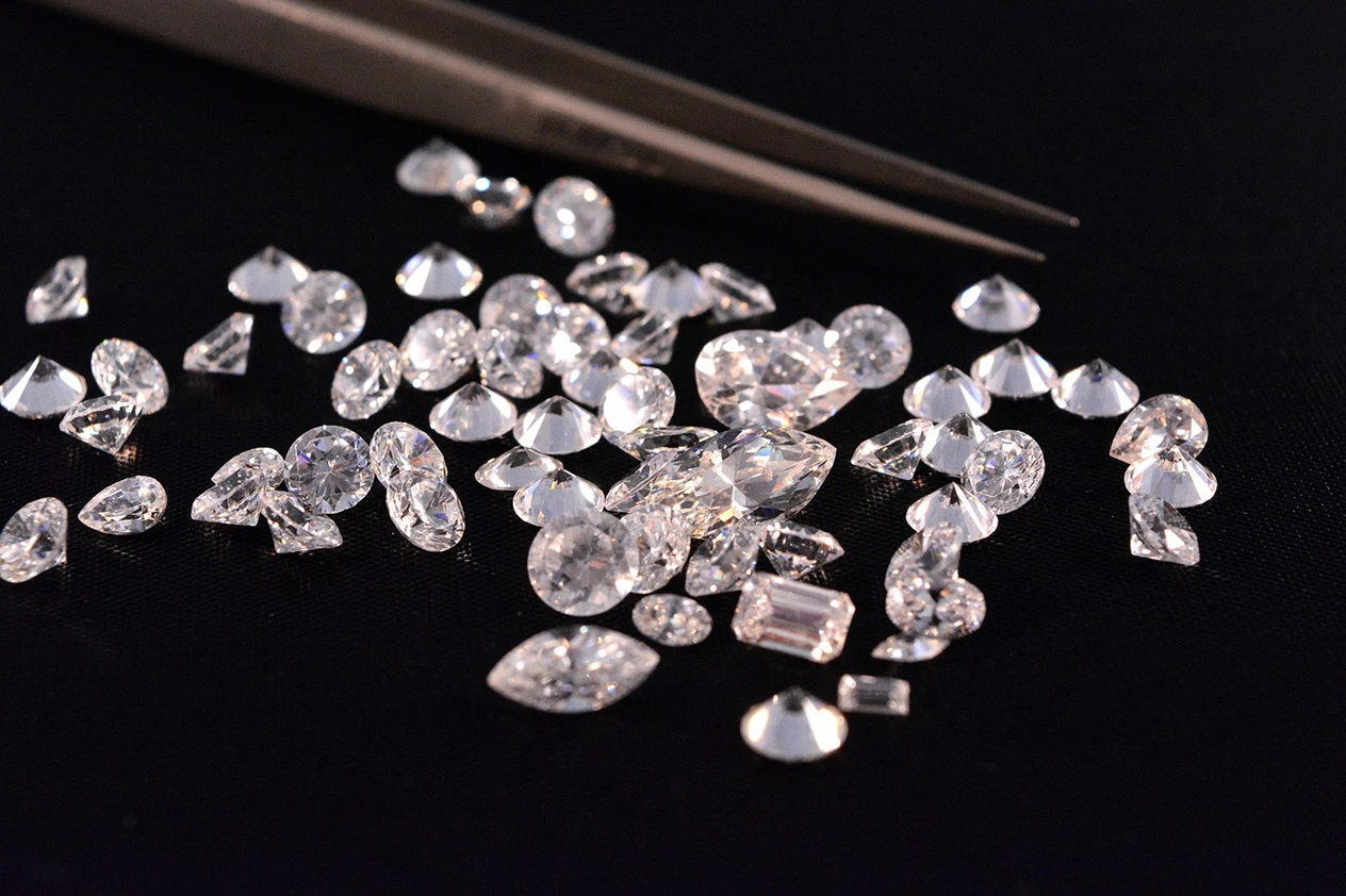 loose diamonds and tweezers
