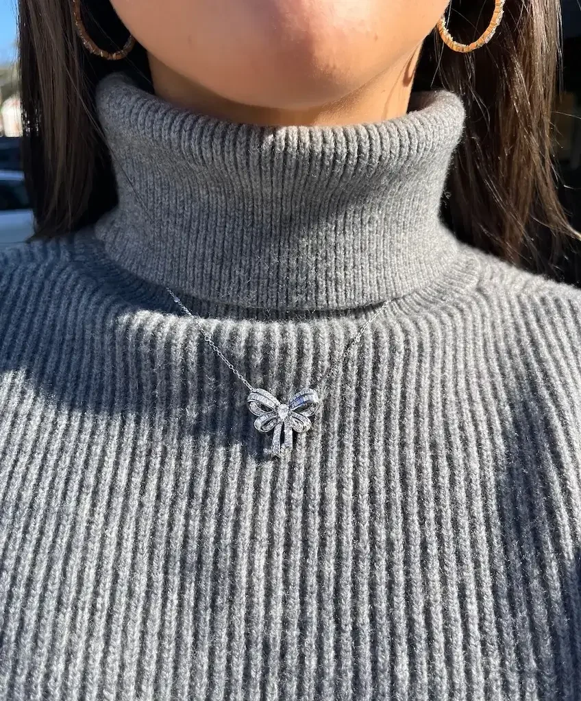 Bow-shaped Valentine's Day diamond necklace on model's neck